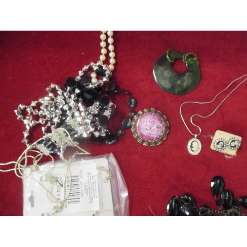 51A - MIXED COSTUME JEWELLERY INCLUDING 4 PAIRS EARRINGS, 