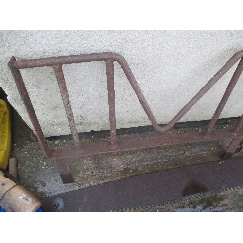 490 - STABLE DOOR ANTI WEAVE BAR