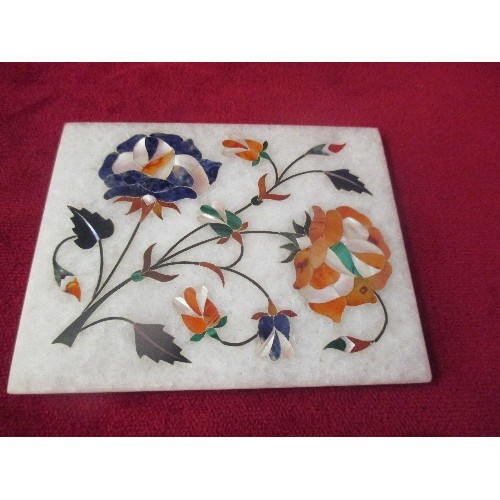 12 - A BEAUTIFUL PIETRA DURA PLAQUE, WHITE MARBLE INLAID IN A FLORAL PATTERN WITH LAPIS LAZULI & OTHER CO... 