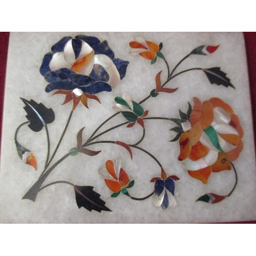 12 - A BEAUTIFUL PIETRA DURA PLAQUE, WHITE MARBLE INLAID IN A FLORAL PATTERN WITH LAPIS LAZULI & OTHER CO... 