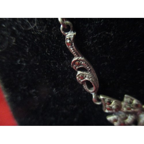 30 - A CHARMING MID 20TH CENTURY SILVER AND MARCASITE NECKLACE IN THE SHAPE OF A RIBBON. MARKED 