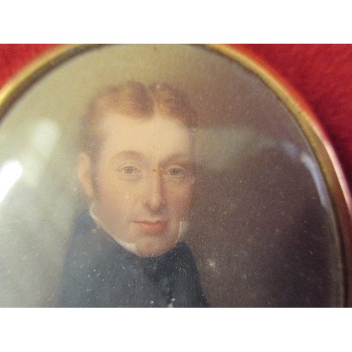 156 - EARLY 19TH CENTURY PORTRAIT MINIATURE - WATERCOLOUR ON IVORY OF A REGENCY GENTLEMAN IN A BLACK COAT ... 