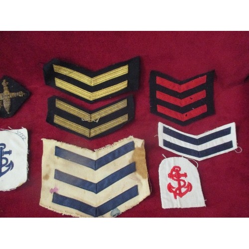 111 - NAVAL / WW1 / WW2 INTEREST. COLLECTION OF VINTAGE CLOTH BADGES INC ROYAL NAVY MARINE STOKER BADGE (R... 