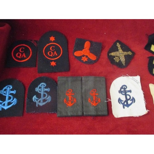 111 - NAVAL / WW1 / WW2 INTEREST. COLLECTION OF VINTAGE CLOTH BADGES INC ROYAL NAVY MARINE STOKER BADGE (R... 