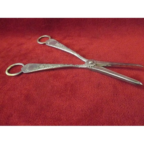 144 - A GOOD PAIR OF VICTORIAN STERLING SILVER GRAPE SCISSORS, THE HANDLES ENGRAVED WITH FOLIATE DESIGN AN... 