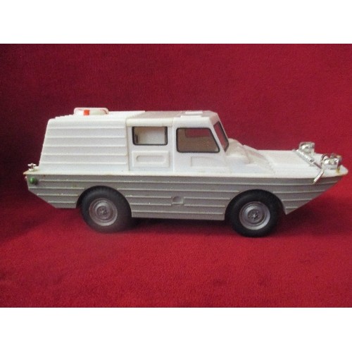 379 - 1970'S PLASTIC BATTERY OPERATED AQUACAR  - 