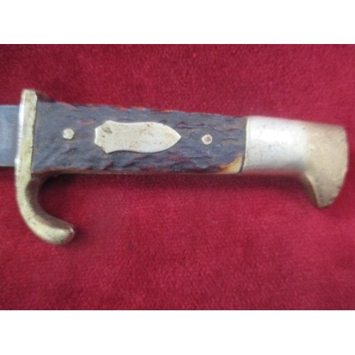 123 - A VINTAGE ENGLISH HUNTING KNIFE 