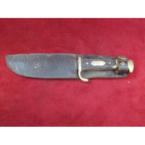 123 - A VINTAGE ENGLISH HUNTING KNIFE 