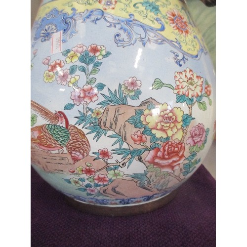 174 - A SUPERB MID TO LATE 19TH CENTURY CHINESE QING DYNASTY CANTON ENAMEL VASE WITH ORIGINAL HOLLOW BRASS... 