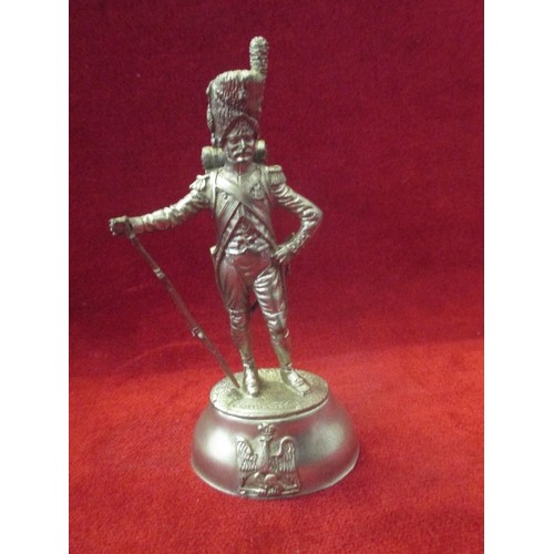 115 - 20TH CENTURY CHARLES STADDEN ENGLISH PEWTER MODEL OF A FRENCH NAPOLEONIC SOLDIER. SIGNED AND WITH EN... 