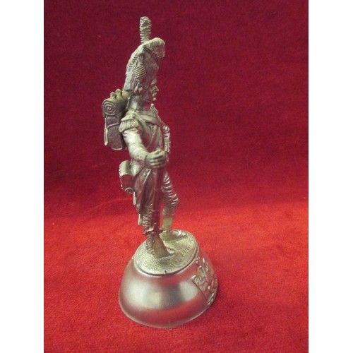 115 - 20TH CENTURY CHARLES STADDEN ENGLISH PEWTER MODEL OF A FRENCH NAPOLEONIC SOLDIER. SIGNED AND WITH EN... 