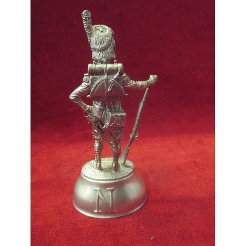 115 - 20TH CENTURY CHARLES STADDEN ENGLISH PEWTER MODEL OF A FRENCH NAPOLEONIC SOLDIER. SIGNED AND WITH EN... 