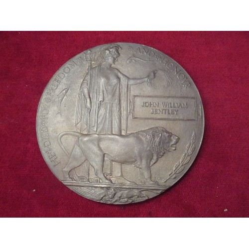 114 - WW1 BRONZE MEMORIAL PLAQUE (DEAD MAN'S PENNY) TO JOHN WILLIAM BENTLEY . DIA 12CM,