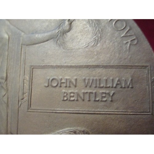 114 - WW1 BRONZE MEMORIAL PLAQUE (DEAD MAN'S PENNY) TO JOHN WILLIAM BENTLEY . DIA 12CM,