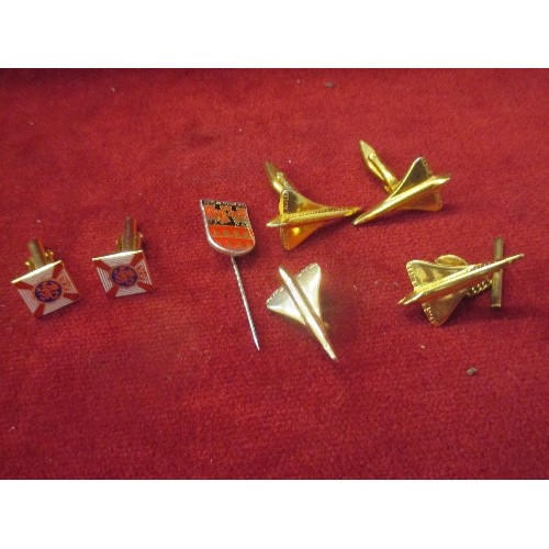 109 - CUFFLINKS AND TIE TACKS INC DIAMOND CUT 22CT GOLD PLATED IN BOX, TIE CLIP AND DRESS STUDS IN GILT ME... 