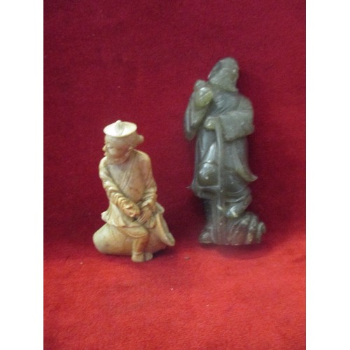 32 - A 19TH CENTURY CHINESE SPINACH JADE FIGURE OF SHOU LAO AND A 19TH CENTURY SOAPSTONE FIGURE OF A FISH... 