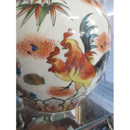 2 - A VERY LARGE 20TH CENTURY CHINESE GINGER JAR DECORATED WITH COCKERELS AND FOLIAGE - 33CM H