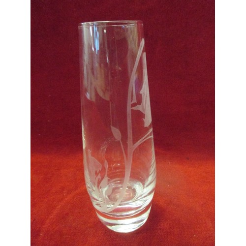 7 - A CAITHNESS ROMEO & JULIET ETCHED GLASS VASE - SIGNED TO BASE 