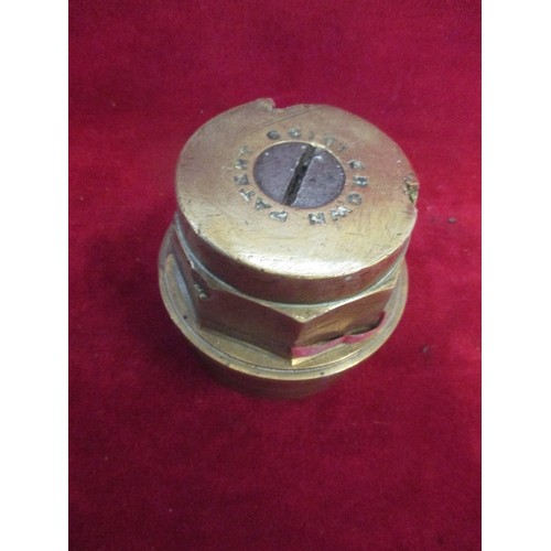 452 - VINTAGE CAR LOT INC LUCAS FOG LAMP, LUCAS WINDTONE HORN, AA BADGE, BATTERY HYDROMETER, BRASS WAGGON ... 