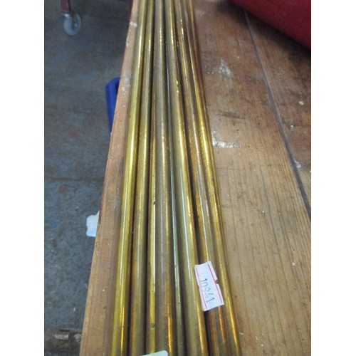 SET OF 13 EDWARDIAN BRASS STAIR RODS, 77CM