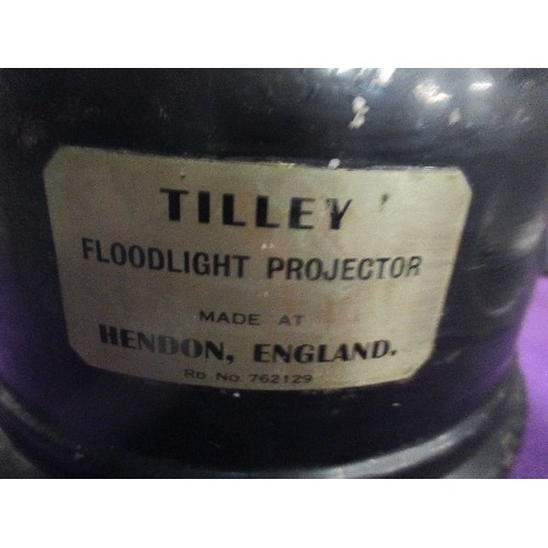 224 - A 1940'S FL6 TILLEY (HENDON, ENGLAND) FLOODLIGHT PROJECTOR PRESSURE LAMP - REGISTERED NO 762129 - OF... 