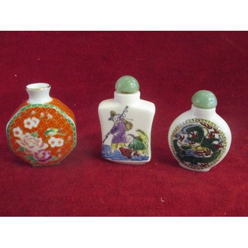 94 - THREE CHINESE PORCELAIN SNUFF BOTTLES, ONE DECORATED WITH FISHERMEN WITH A JADE STOPPER, ANOTHER WIT... 