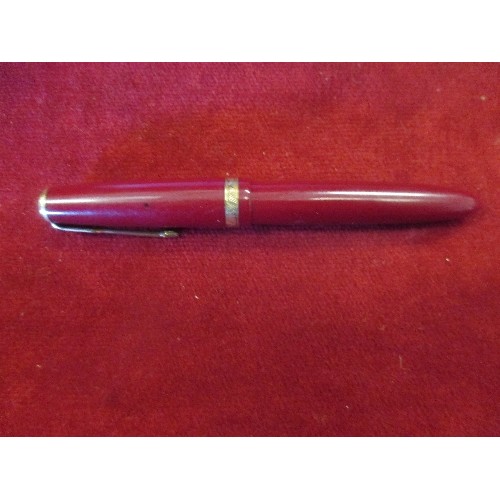 122 - PARKER DUOFOLD FOUNTAIN PEN IN MAROON WITH 14 K GOLD NIB