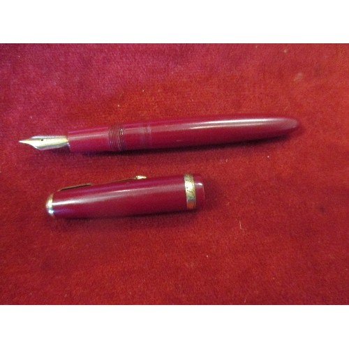 122 - PARKER DUOFOLD FOUNTAIN PEN IN MAROON WITH 14 K GOLD NIB