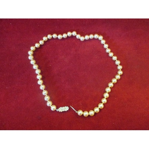 47 - A GOOD SET OF ROSITA SIMULATED PEARLS - 47 CM LONG