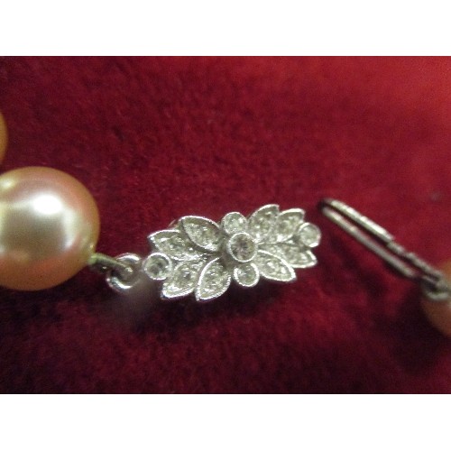 47 - A GOOD SET OF ROSITA SIMULATED PEARLS - 47 CM LONG