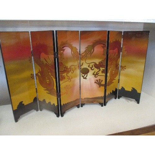 93 - A CHINESE LACQUERED SIX FOLD TABLE SCREEN WITH GILT DRAGON DESIGN (24CM X 46CM)