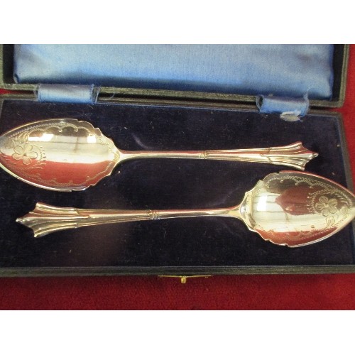 36 - GOOD PAIR OF LATE 19TH CENTURY SILVER PLATED JAM SPOONS IN A FITTED BOX