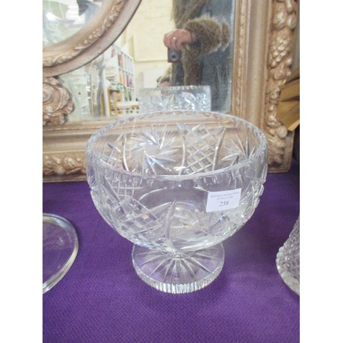 258 - A VERY HEAVY BOHEMIAN CRYSTAL PUNCH BOWL ON FOOT (CHIP TO INSIDE OF RIM) - 23CM DIA AND A CRYSTAL CL... 