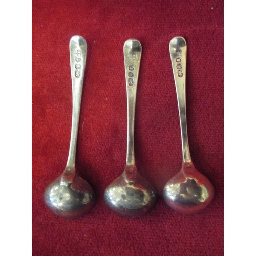 137 - THREE MATCHING GEORGIAN SILVER SALT SPOONS , LONDON 1791, GEORGE SMITH & WILLIAM FEARN . 29 GRAMS