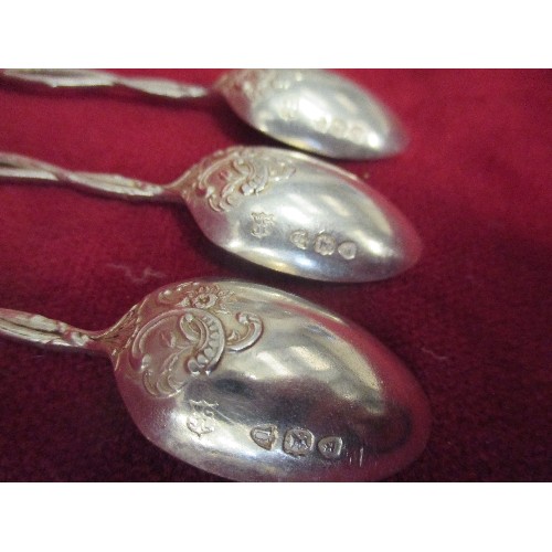 136 - FIVE VICTORIAN TEASPOONS, COMPRISING THREE WITH ORNATE PIERCED ROCOCO STYLE HANDLES - LONDON 1895, G... 