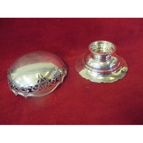 83 - TWO STERLING SILVER BON BON DISHES, ONE BY WALKER AND HALL, SHEFFIELD 1937 & A PIERCED AND ROUND BOT... 