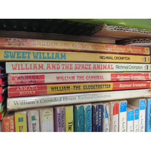 290 - A BOX OF VINTAGE CHILDREN'S PAPERBACK & HARDBACK BOOKS INC ENID BLYTON 