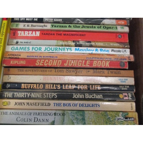 290 - A BOX OF VINTAGE CHILDREN'S PAPERBACK & HARDBACK BOOKS INC ENID BLYTON 