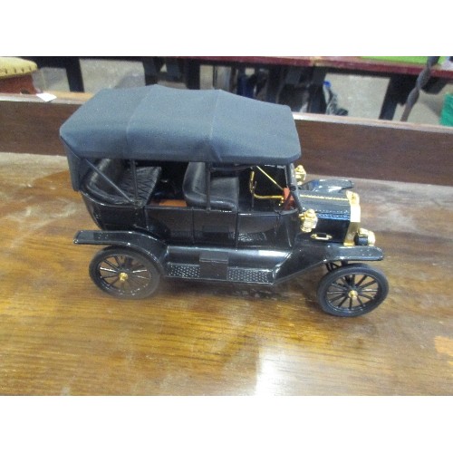 359 - FRANKLIN MINT DIE CAST 1:24 SCALE FORD MODEL T TOURING WITH SILK HOOD