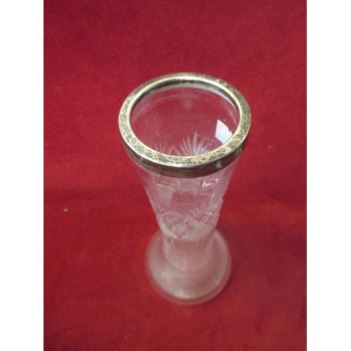 86 - AN EDWARDIAN CUT GLASS VASE WITH SILVER RIM, HALLMARKED BIRMINGHAM 1903, MAKER J COLLYER & CO LTD - ... 