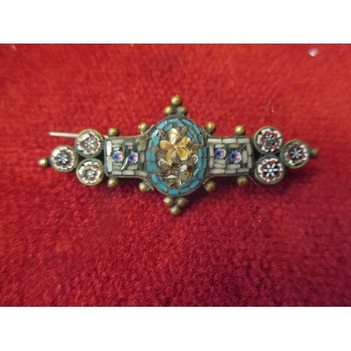 77 - THREE PIECES OF VINTAGE JEWELLERY INCLUDING A MICROMOSAIC BROOCH, A SILVER STICK PIN WITH MOONSTONE ... 