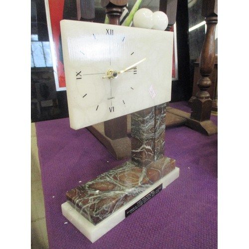 277 - AN UNUSUAL MODERNIST STYLE PRESENTATION CLOCK IN WHITE AND BRONZE COLOUR MARBLE - QUARTZ MOVEMENT - ... 