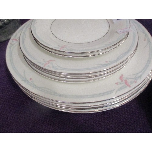 253B - ROYAL DOULTON BONE CHINA 