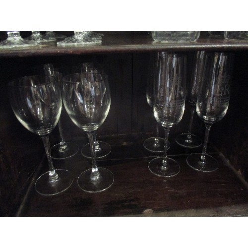 263B - QUANTITY OF GOOD QUALITY DRINKING GLASSES INC CUT GLASS TUMBLERS, WINE GLASSES ETC