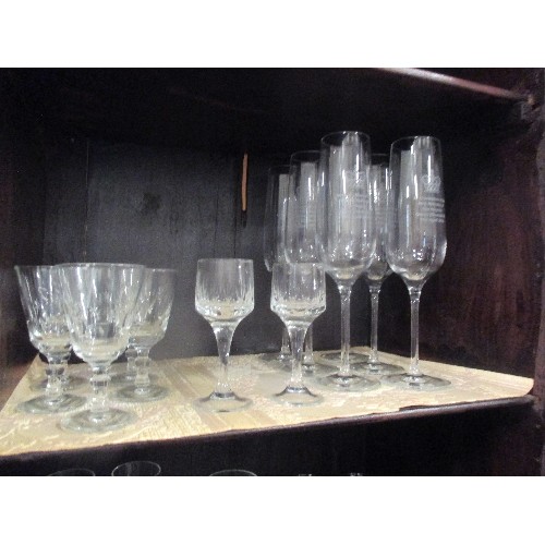 263B - QUANTITY OF GOOD QUALITY DRINKING GLASSES INC CUT GLASS TUMBLERS, WINE GLASSES ETC