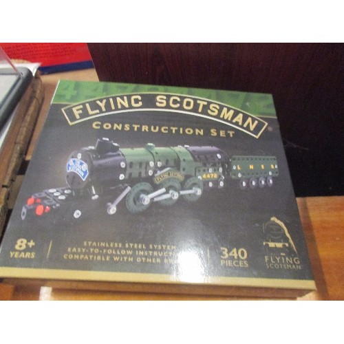 354C - FLYING SCOTSMAN COLLECTION INC CONSTRUCTION SET - CONSTRUCTED MECCANO STYLE, ONE ON A CARD PLINTH & ... 