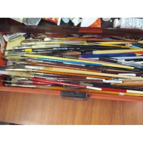 218A - ARTISTS BOX FULL OF BRUSHES, PALLETTE KNIVES, TUBES OF OIL PAINTS BY WINSOR & NEWTON, TOWNEY ETC