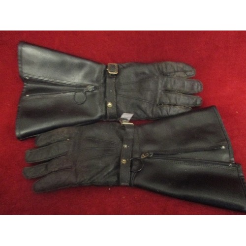 76 - 1950`S PAIR OF BLACK MOTORCYCLE  GAUNTLETS IN GOOD ORDER