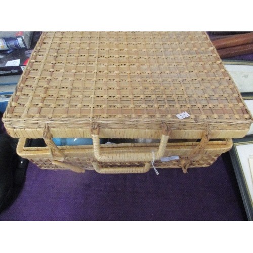 82 - RETRO PICNIC BASKET WITH BLUE CAMPING KETTLE AND TEAPOT, 2 GREEN MELAWARE CUPS, 2 YELLOW MELMEX PLAT... 