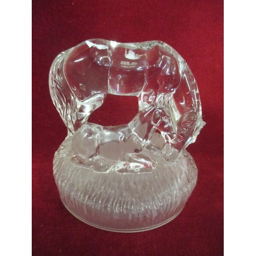 206 - COLLECTION OF GLASS ANIMALS, GLASS ROSEBOWL, IN A LOVELY WOVEN BASKET